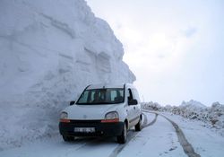 Rizede Nisan ayında 4 metre kar!