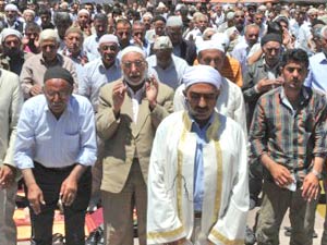 Sahte imam BDP binasını bastı