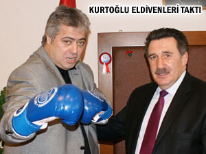 Cengiz Kurtoğlu, boks eldivenlerini taktı!