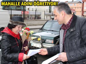 Muhtar, mahallesinin adını broşürle düzeltiyor!