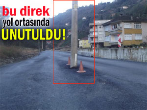 Elektrik direği, yol ortasında kaldı!