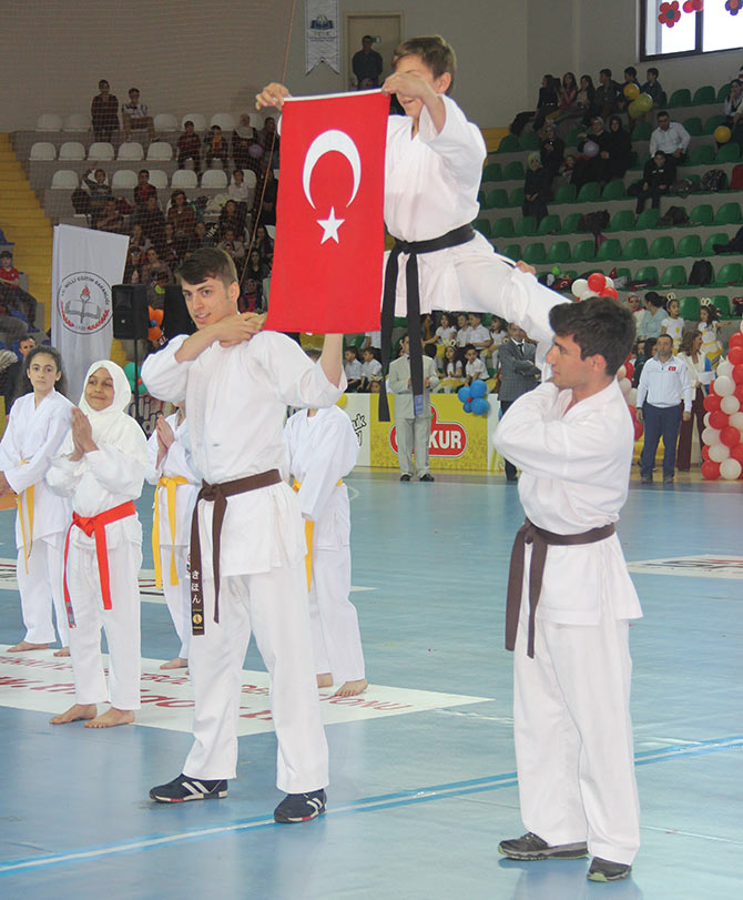 23nisan03-001.jpg 23nisan03-001.jpg