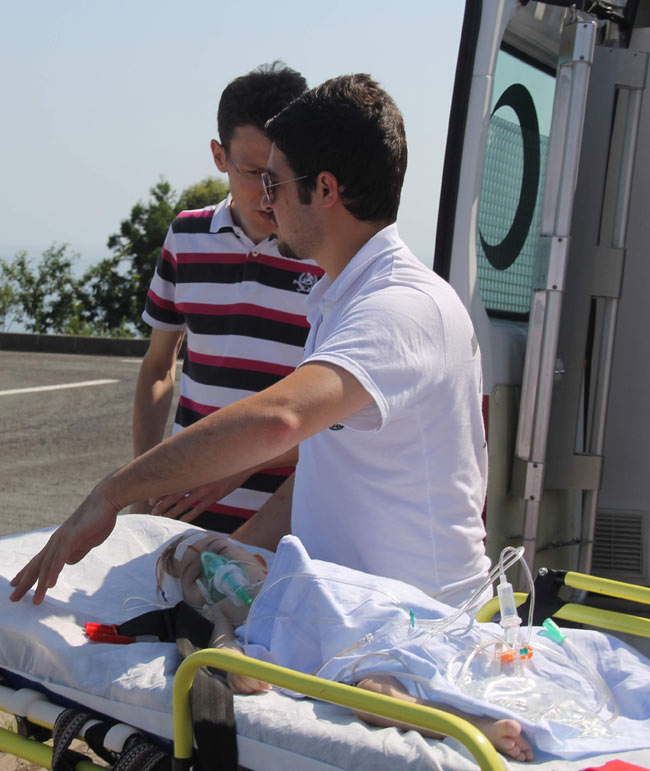 AMBULANS HELİKOPTERLE GÖNDERİLDİ