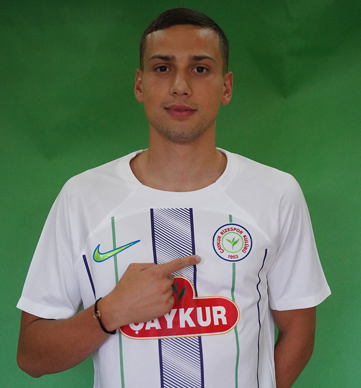aa-20230810-31890894-31890891-caykur-rizespor-bosna-hersek-milli-takimi-oyuncusu-dal-varesanovici-transfer-etti01.jpg
