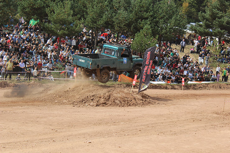 aa-20230924-32232068-32232062-artvinde-7-uluslararasi-offroad-yarislari-yapildi03.jpg