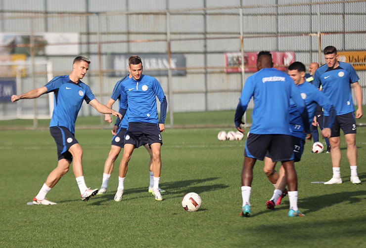 aa-20231006-32327329-32327326-caykur-rizespor-yilport-samsunspor-maci-hazirliklarini-surdurdu3.jpg