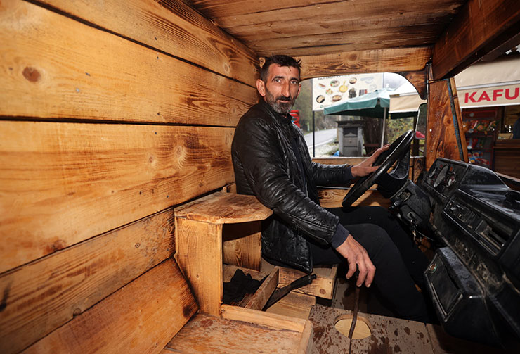 aa-20231122-32989558-32989551-trabzonlu-insaat-ustasi-hurda-malzemelerle-ahsap-kamyonet-yapti.jpg