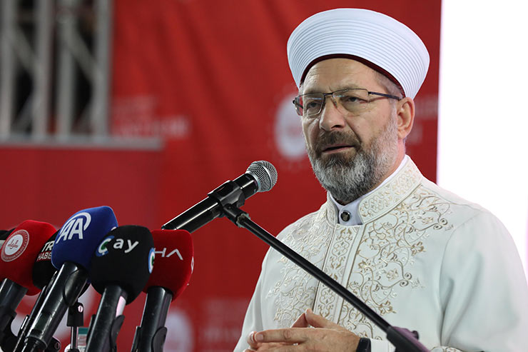 aa-20231207-33125460-33125454-diyanet-isleri-baskani-ali-erbas-rizede-hafizlik-icazet-merasiminde-konustu04.jpg