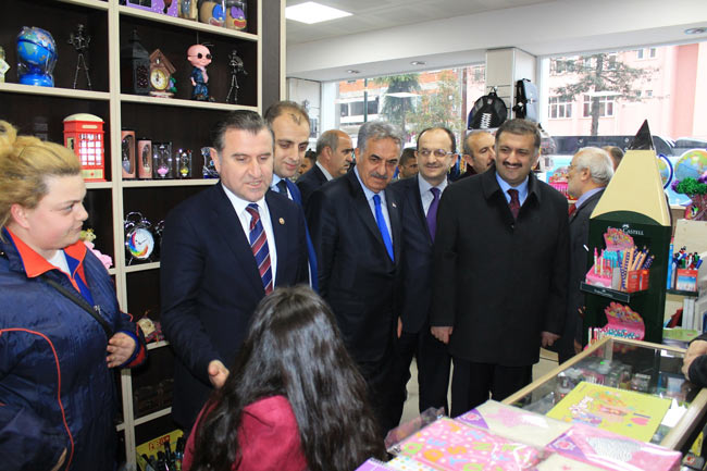 akpart09.jpg akpart09.jpg