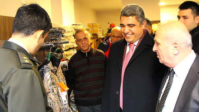 av2-001.jpg av2-001.jpg