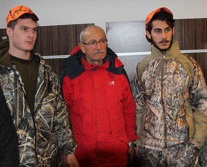 av3-001.jpg av3-001.jpg