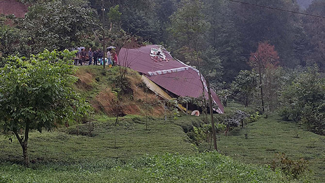 avci4-001.jpg avci4-001.jpg