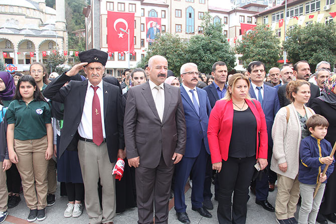 bayr11-003.jpg bayr11-003.jpg