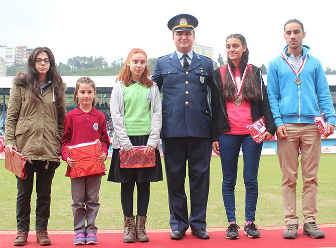 bayr4-002.jpg bayr4-002.jpg