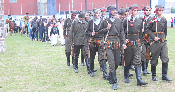 bayr7-002.jpg bayr7-002.jpg