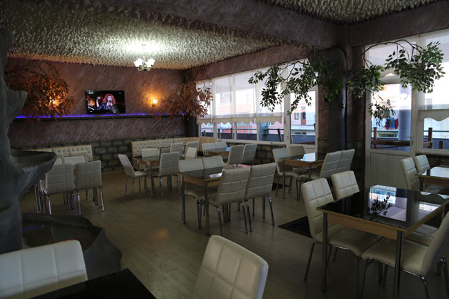 cafemola2.jpg cafemola2.jpg