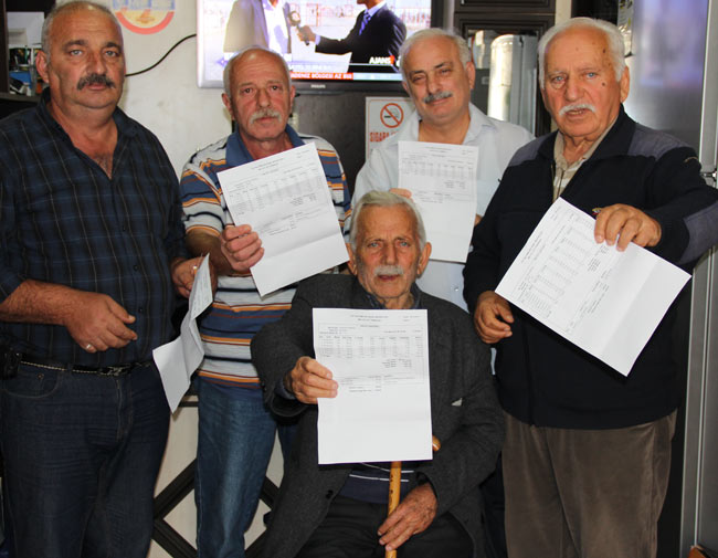 caykes.jpg caykes.jpg