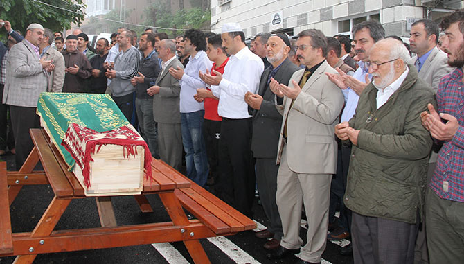 cenaze1-001.jpg cenaze1-001.jpg