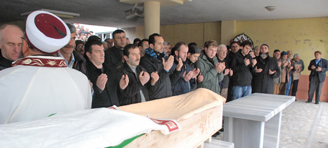 cenaze1.20120127200110.jpg cenaze1.20120127200110.jpg