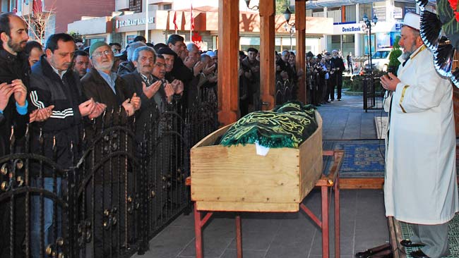 cenaze1.jpg cenaze1.jpg