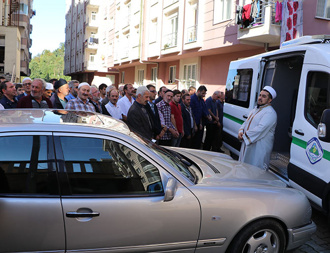 cenaze2-004.jpg cenaze2-004.jpg