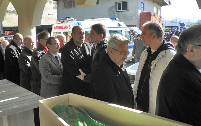 cenaze2.20121231125710.jpg cenaze2.20121231125710.jpg