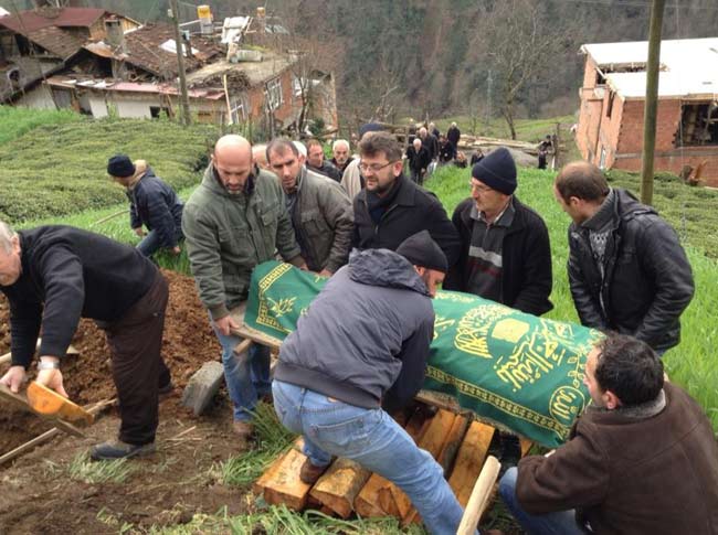 cenaze2.20130222165424.jpg cenaze2.20130222165424.jpg