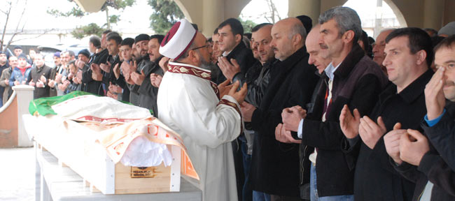 cenaze4.jpg cenaze4.jpg