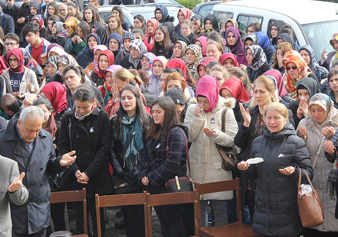 cenaze7-001.jpg cenaze7-001.jpg