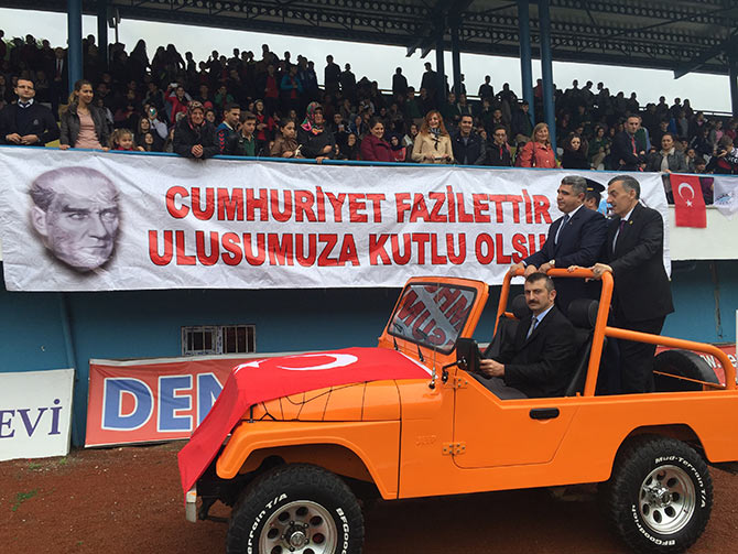 cumh1-001.jpg cumh1-001.jpg