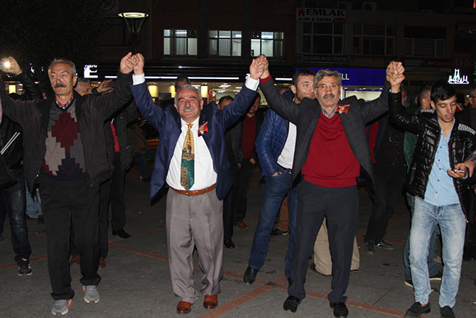 cumh1-002.jpg cumh1-002.jpg