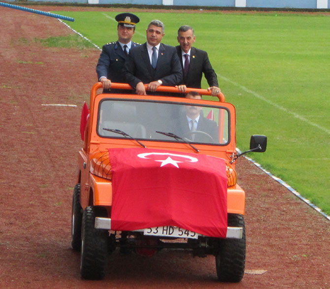 cumh2-001.jpg cumh2-001.jpg