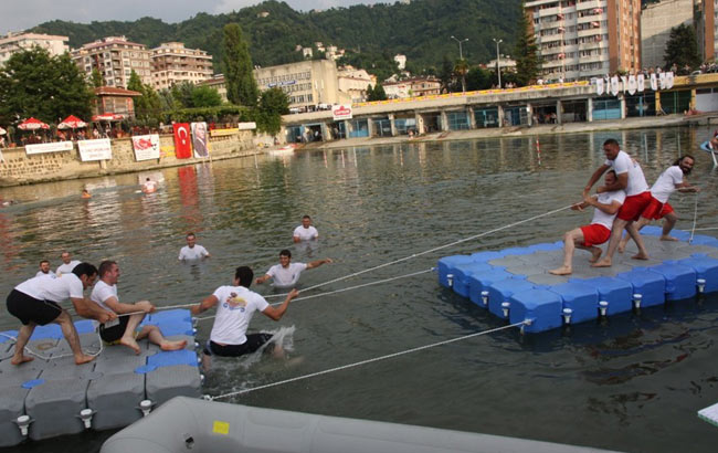 Rize�de, Karadeniz üzerinde güç denemesi
