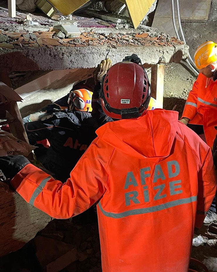 deprem2-002.jpg