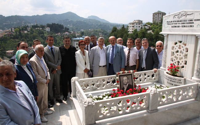 ekremorhon1.jpg ekremorhon1.jpg