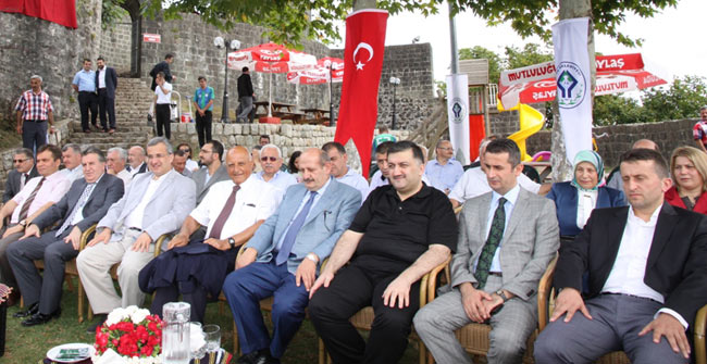 ekremorhon3.jpg ekremorhon3.jpg