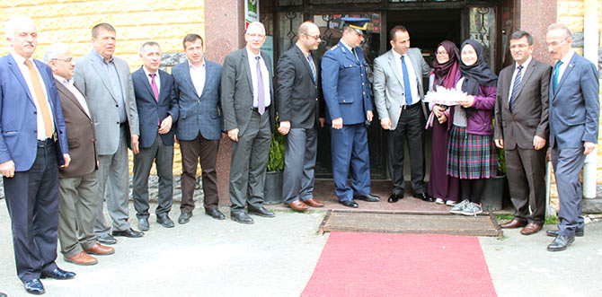 ihl8-002.jpg ihl8-002.jpg