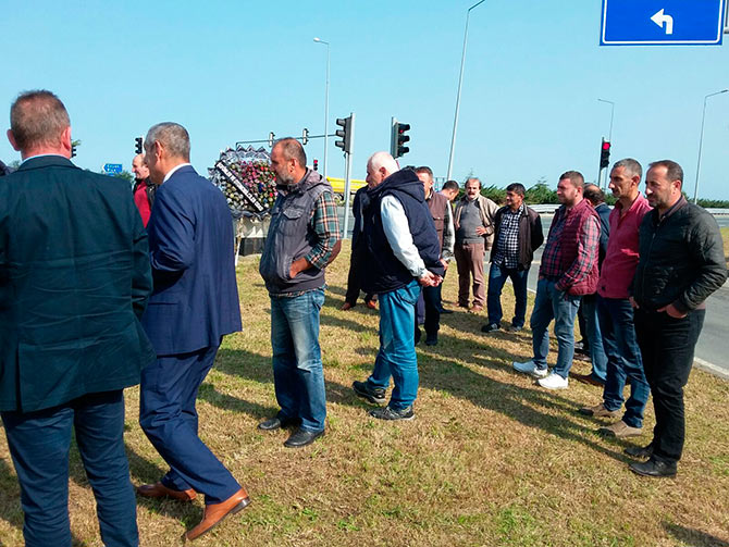 lise1-002.jpg lise1-002.jpg