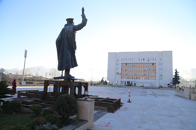 meydan4-002.jpg meydan4-002.jpg