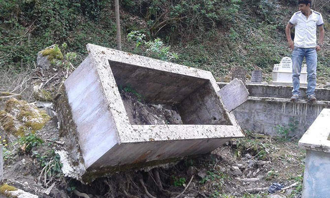 mezar1-002.jpg mezar1-002.jpg