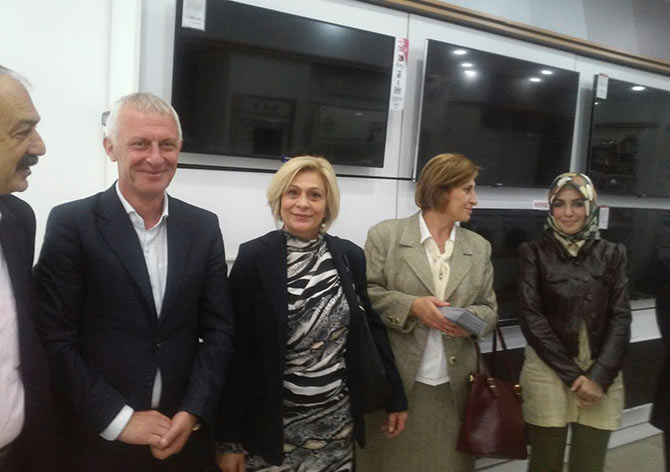 mhp6-004.jpg mhp6-004.jpg