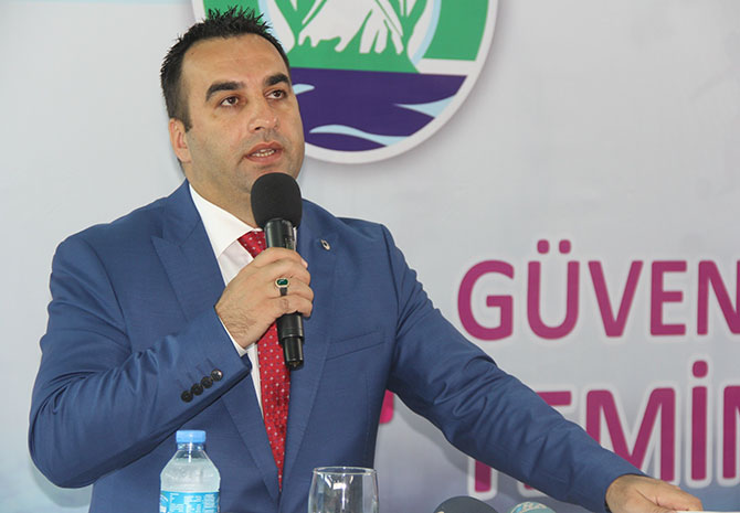 mustafacelik.jpg mustafacelik.jpg