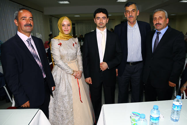 nisan01.jpg nisan01.jpg