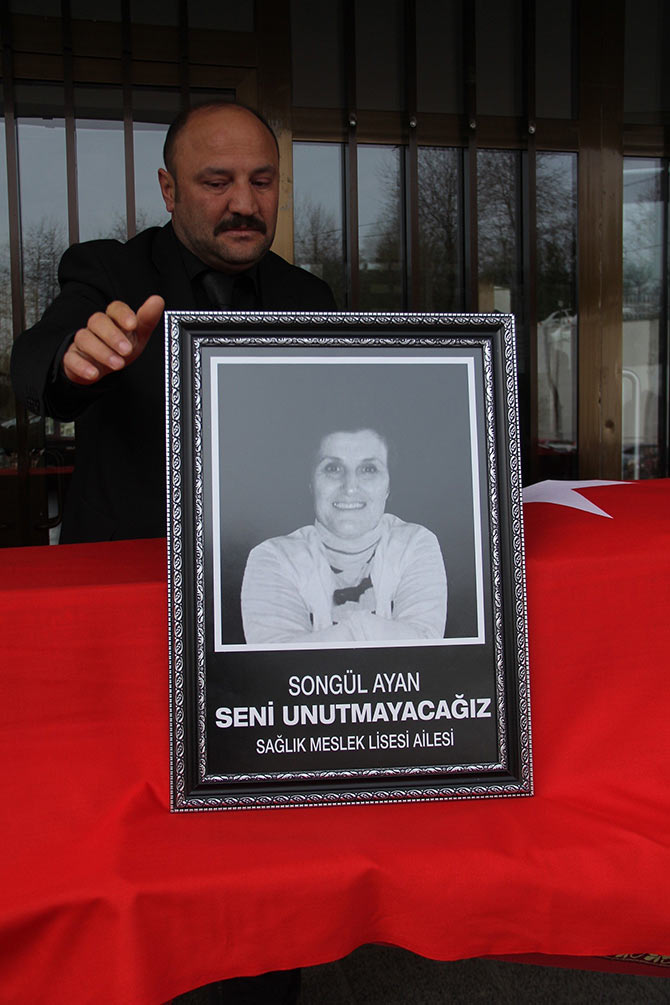 ogretmen1-001.jpg ogretmen1-001.jpg