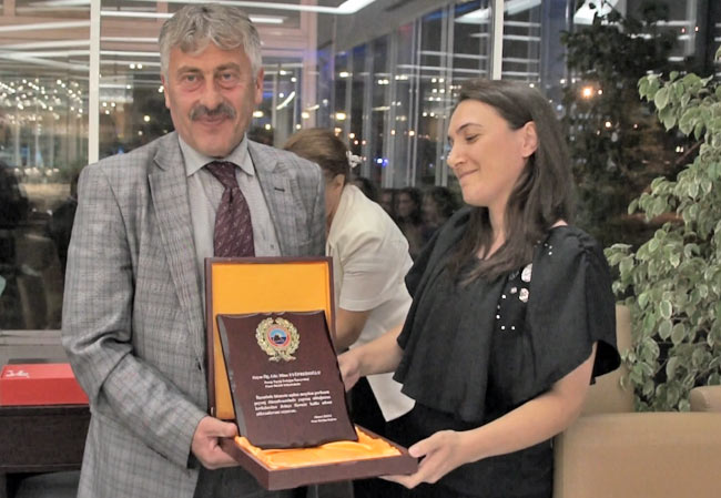 plaket6.jpg plaket6.jpg