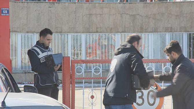 pol-001.jpg pol-001.jpg