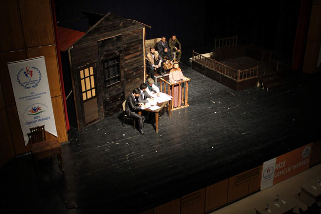 tiyatr1.jpg tiyatr1.jpg