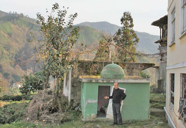 turbe2.jpg turbe2.jpg