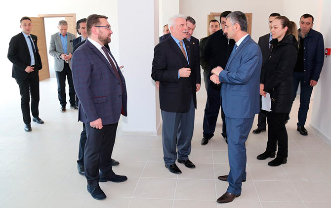 val3-007.jpg val3-007.jpg