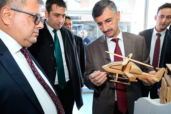 vali1-013.jpg vali1-013.jpg